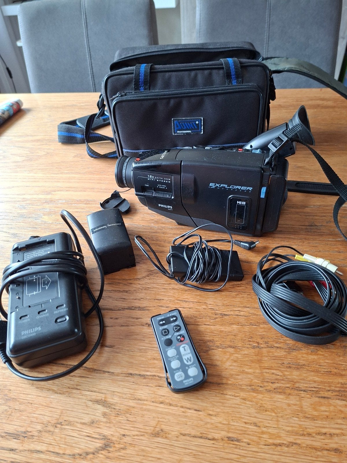 Philips Explorer Hi8 Camcorder met accessoires, Ophalen, Hi 8, Camera
