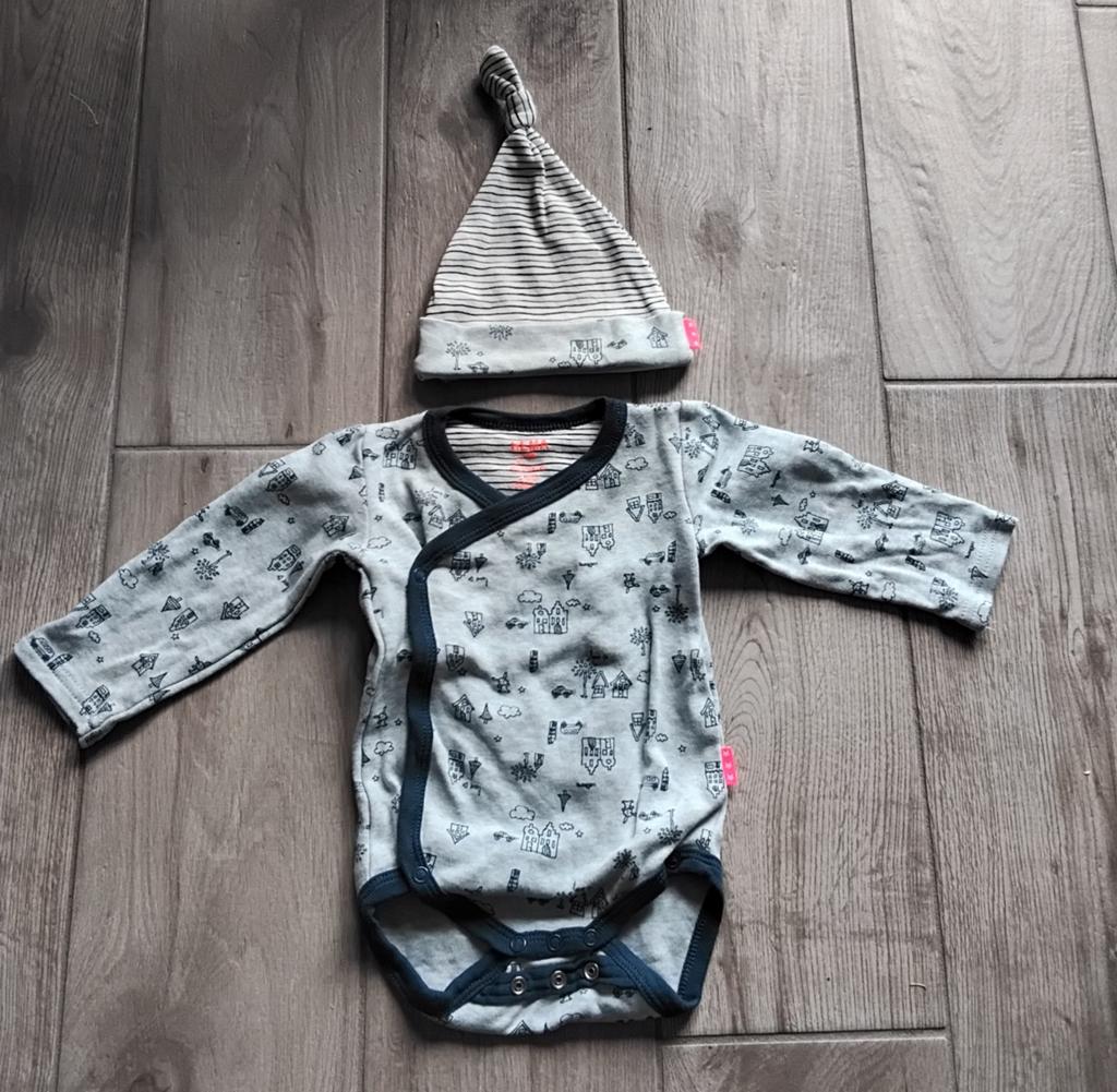Baby romper met mutsje - Maat 68, Kinderen en Baby's, Babykleding | Maat 68, Zo goed als nieuw, Jongetje of Meisje, Nacht- of Onderkleding
