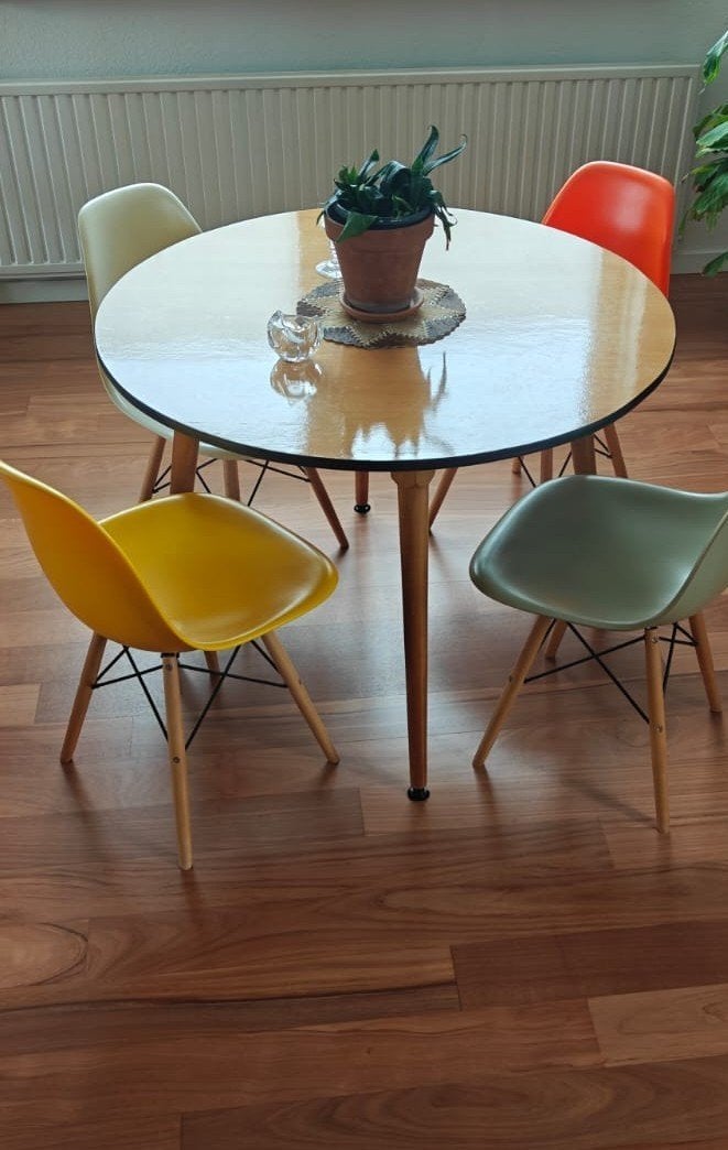 Eetkamerstoelen, stijl van Vitra Eamnes, Huis en Inrichting, Ophalen, Gebruikt