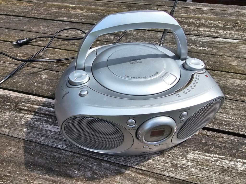 Draagbare CD speler met radio., Ophalen