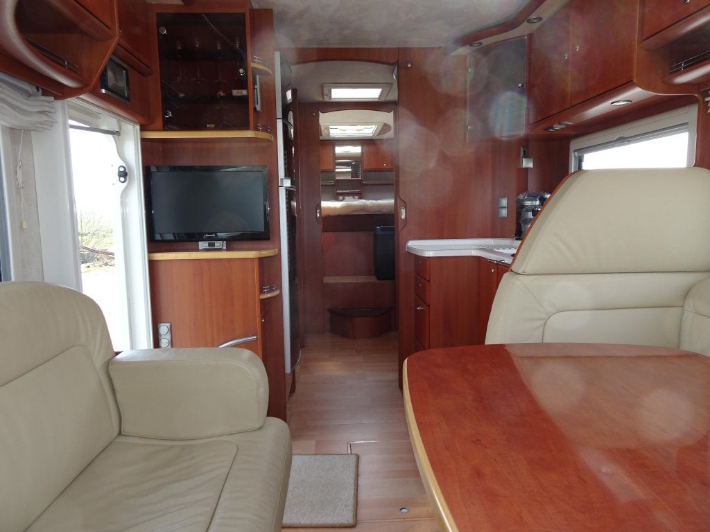 Concorde Charisma 890G met autogarage, Concorde, Rookmelder, 9 tot 10 meter, Bedrijf