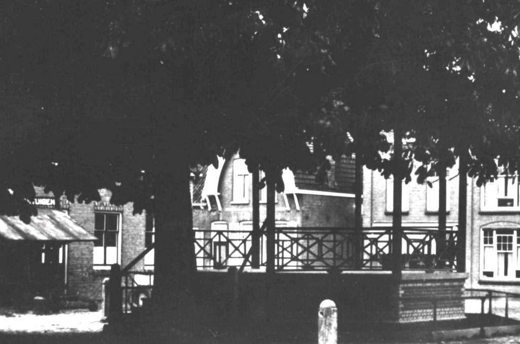 700022 Tholen Zeeland 1949 Markt Gelopen met postzegel, Verzamelen, Ansichtkaarten | Nederland, Ophalen of Verzenden, 1940 tot 1960