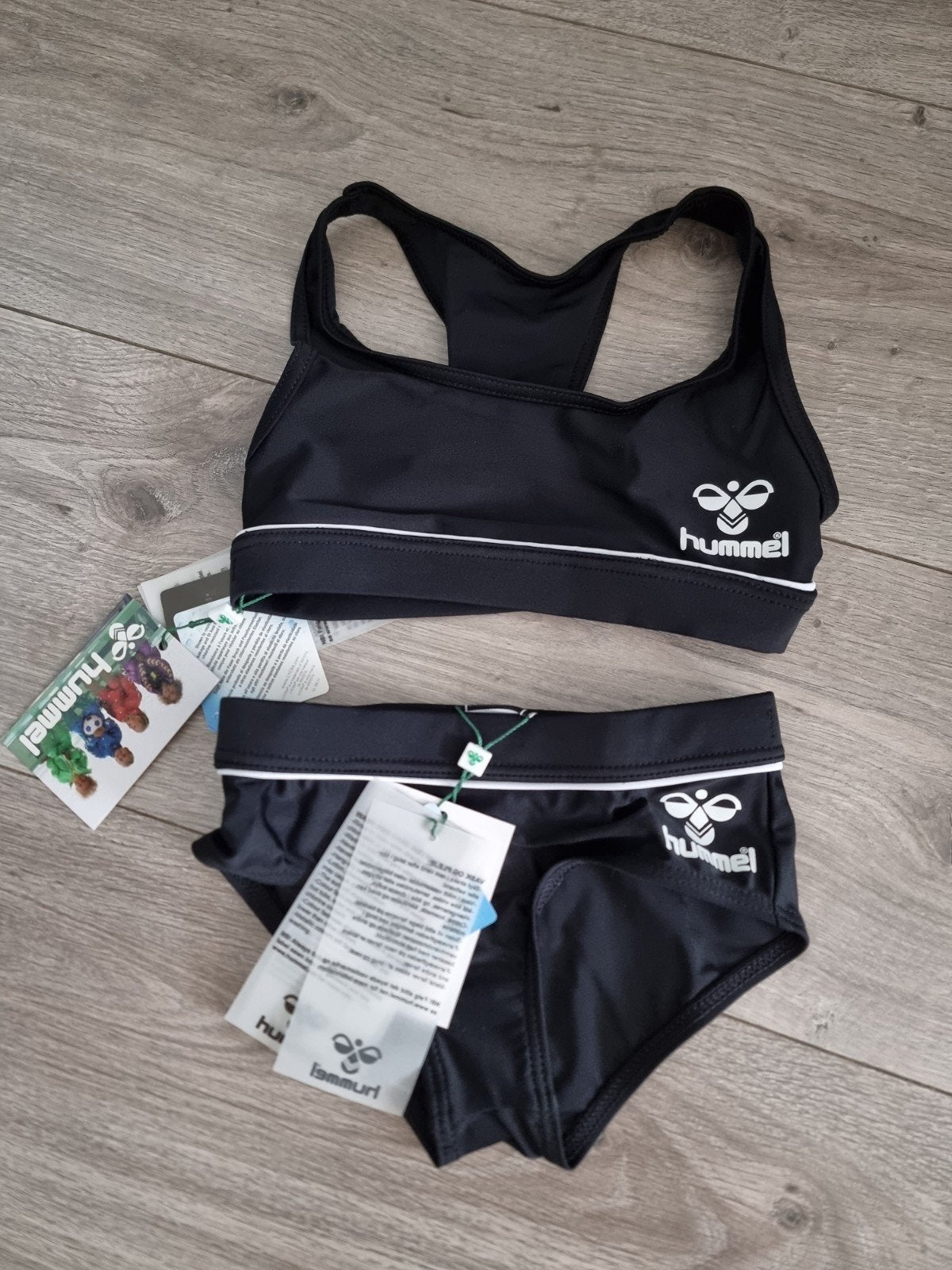 Zwart meisjes bikini Hummel UVPF 50+, maat 98, Nieuw (MB5), Ophalen of Verzenden, Nieuw, Meisje, Sport- of Zwemkleding