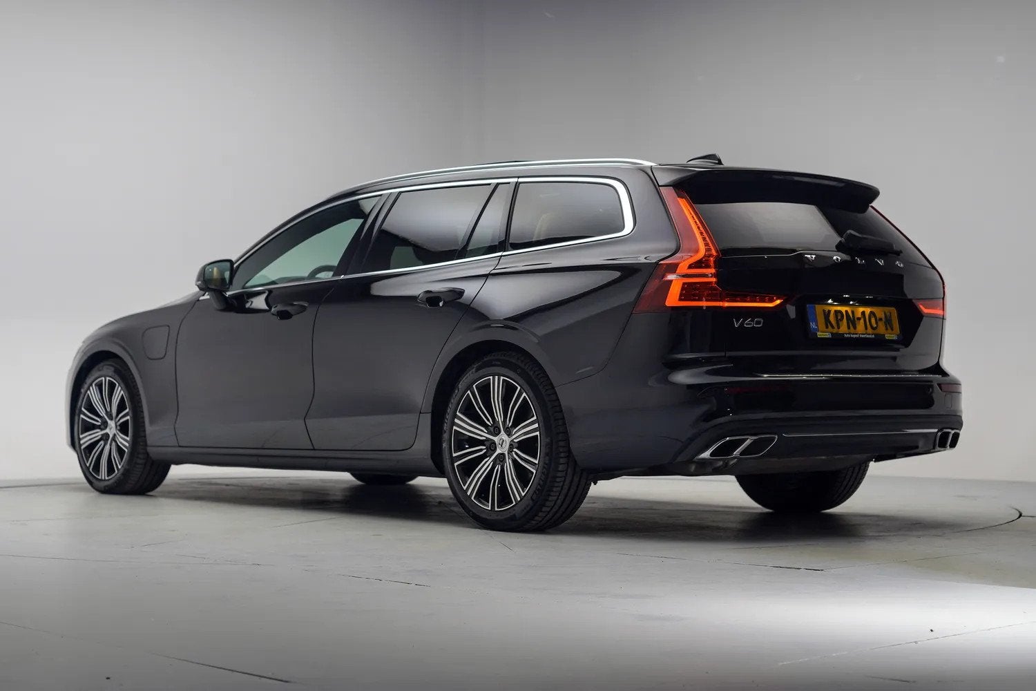 Volvo V60 2.0 T8 AWD Twin Engine Inscription [ Panorama Lede, Auto's, Volvo, Automaat, Gebruikt, 4 cilinders, Zwart