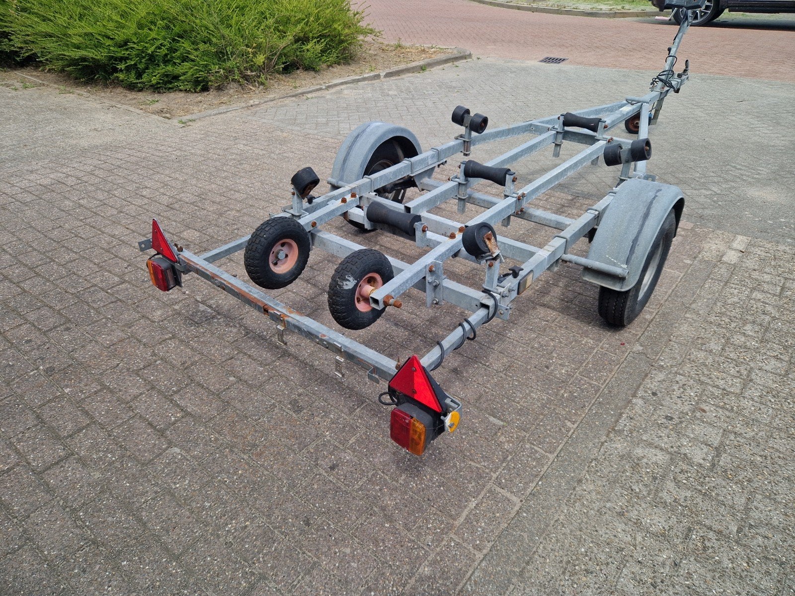 Pega H325 kanteltrailer met een 450KG as  !!!