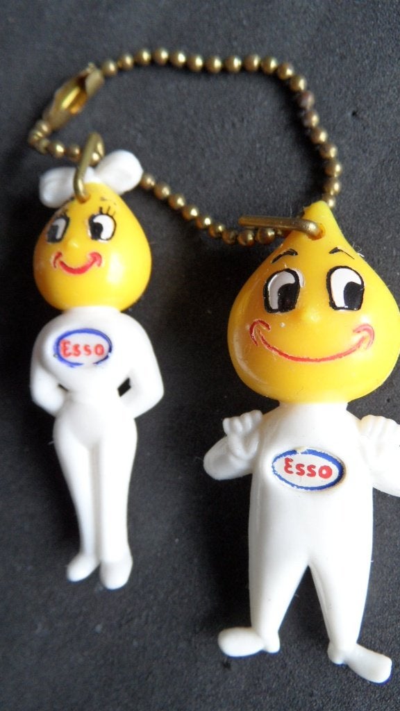 Esso motorolie druppels sleutelhangers 2 x man/vrouw, Verzamelen, Merken en Reclamevoorwerpen, Verzenden, Zo goed als nieuw, Gebruiksvoorwerp
