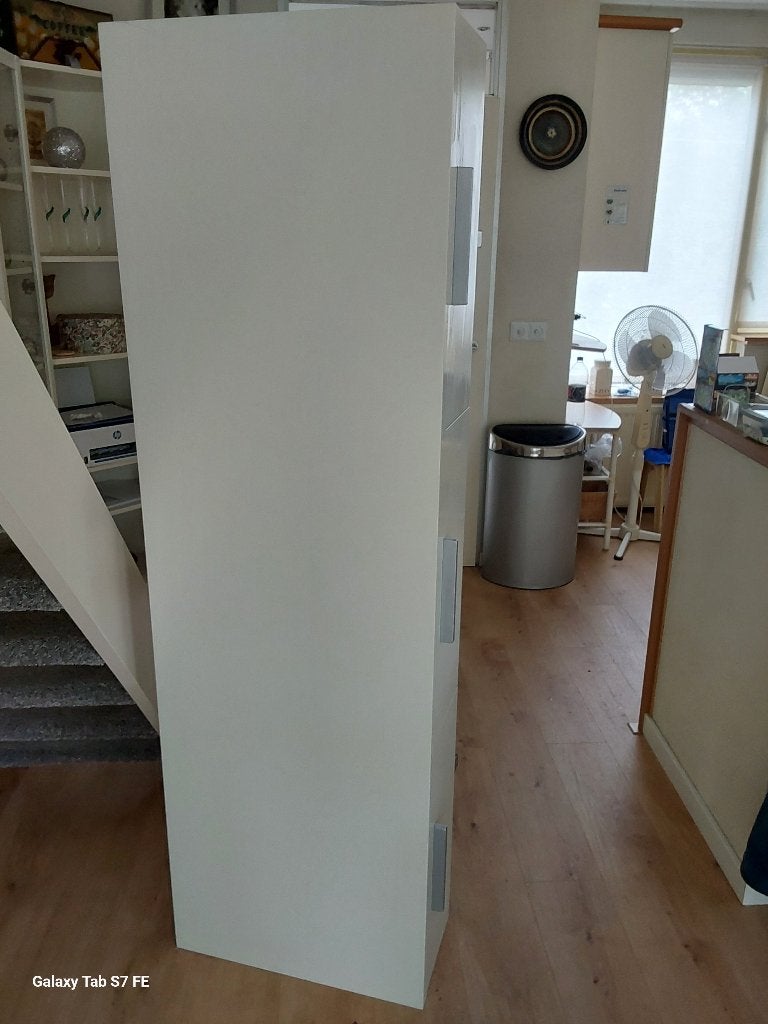 Lage witte kast met 3 deuren en metalen frame, Ophalen, Gebruikt, Minder dan 100 cm, Modern