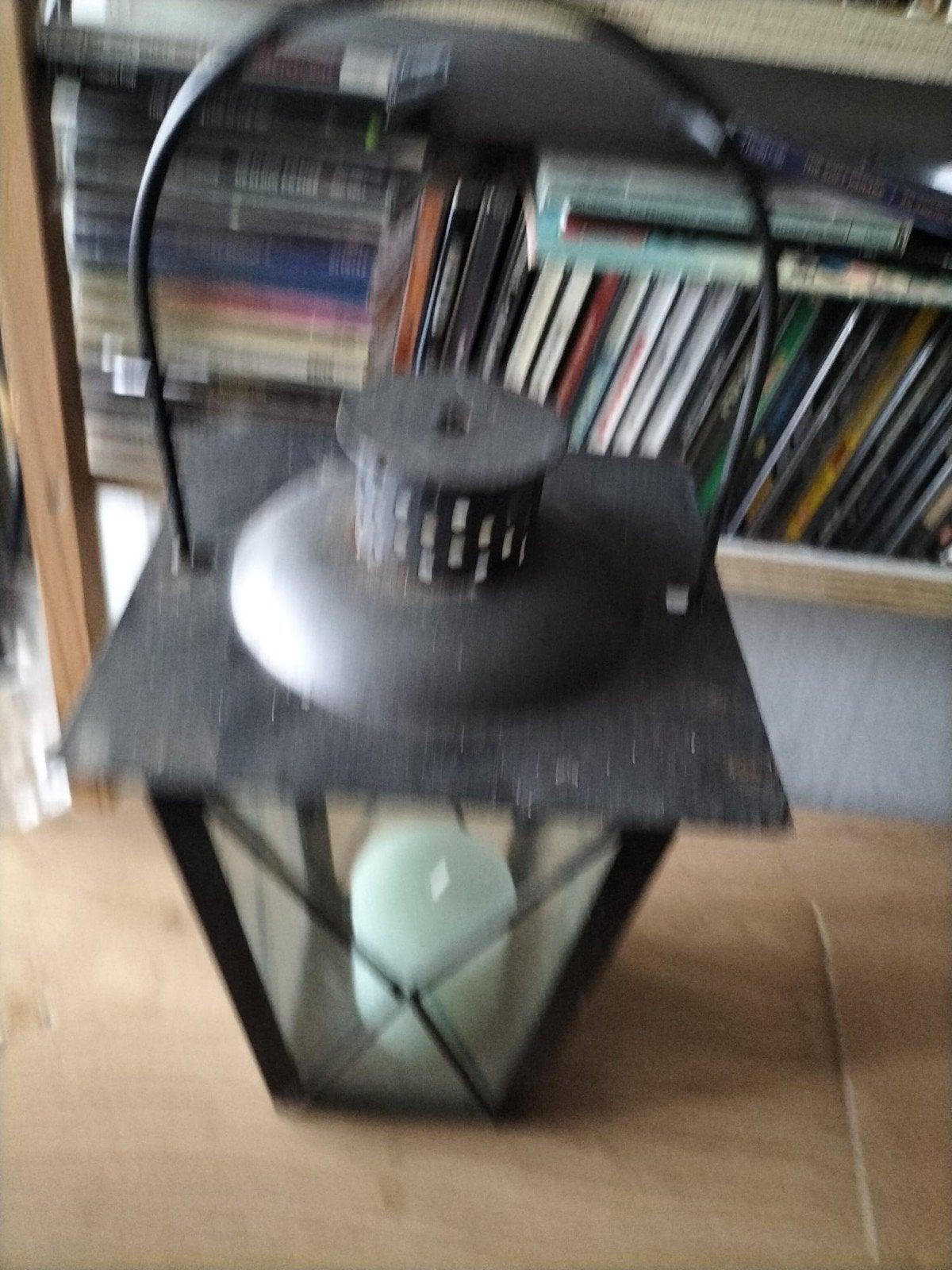 Zwarte metalen lantaarn met glazen panelen, Gebruikt, Lantaarn, Zwart, Ophalen of Verzenden