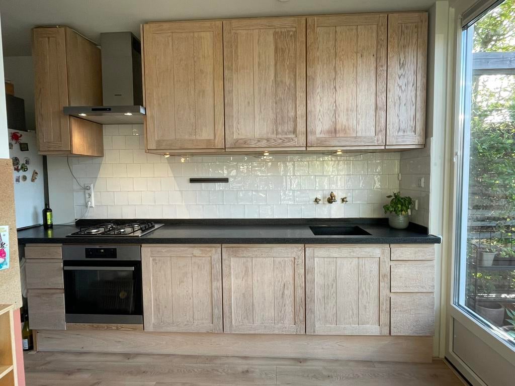 Keuken: Massief hout met granieten blad -3m, Ophalen, Gebruikt, Graniet of Steen, Enkelwandige keuken