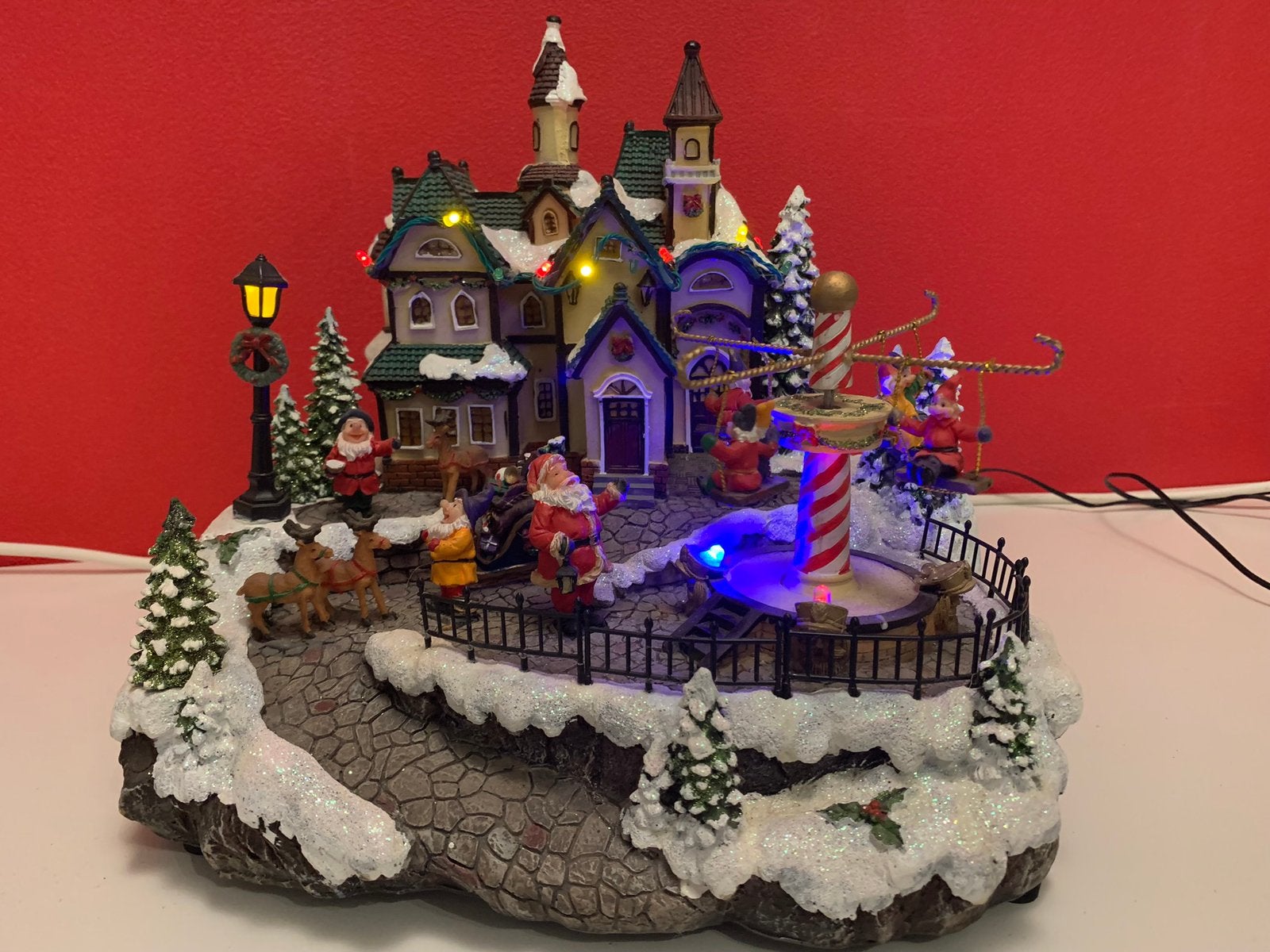 Intratuin Kerst huisje met draaimolen, Ophalen of Verzenden, Zo goed als nieuw