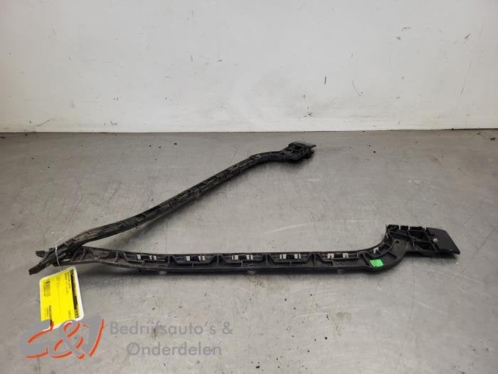 Bumperframe achter van een Mercedes Vito