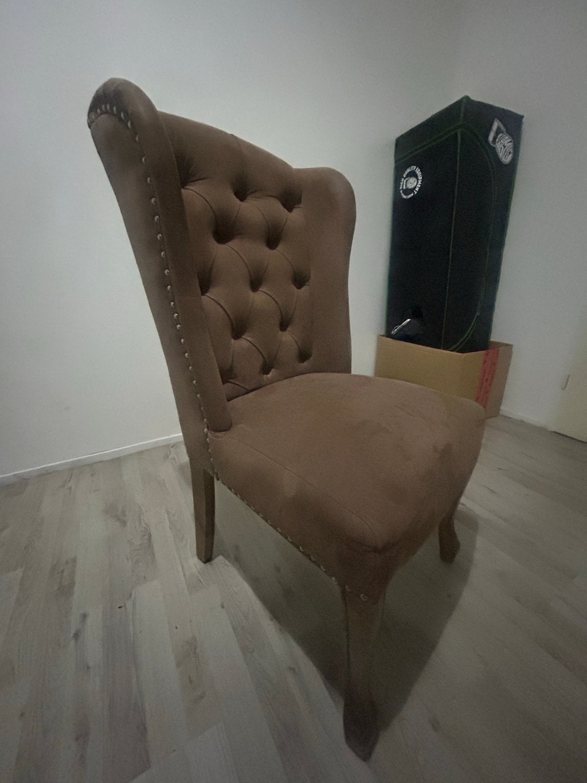 3 cherry velvet bruine eetkamerstoelen met ring en nagels, Ophalen, Gebruikt, Stof, Rivièra Maison Keith II eetkamerstoel
