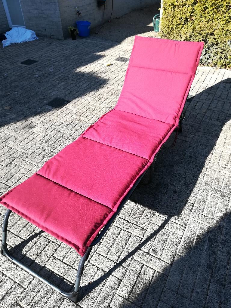 Inklapbaar ligbed voor in de tuin, incl matras, Tuin en Terras, Ophalen, Gebruikt, Metaal, Verstelbaar
