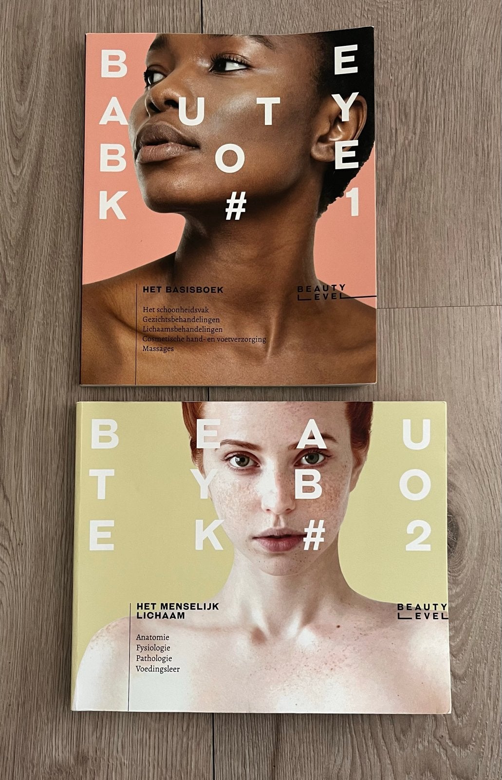Beauty Boek 1 & 2 - Het Basisboek & Het Menselijk Lichaam, Boeken, Ophalen of Verzenden, Zo goed als nieuw, Overige typen