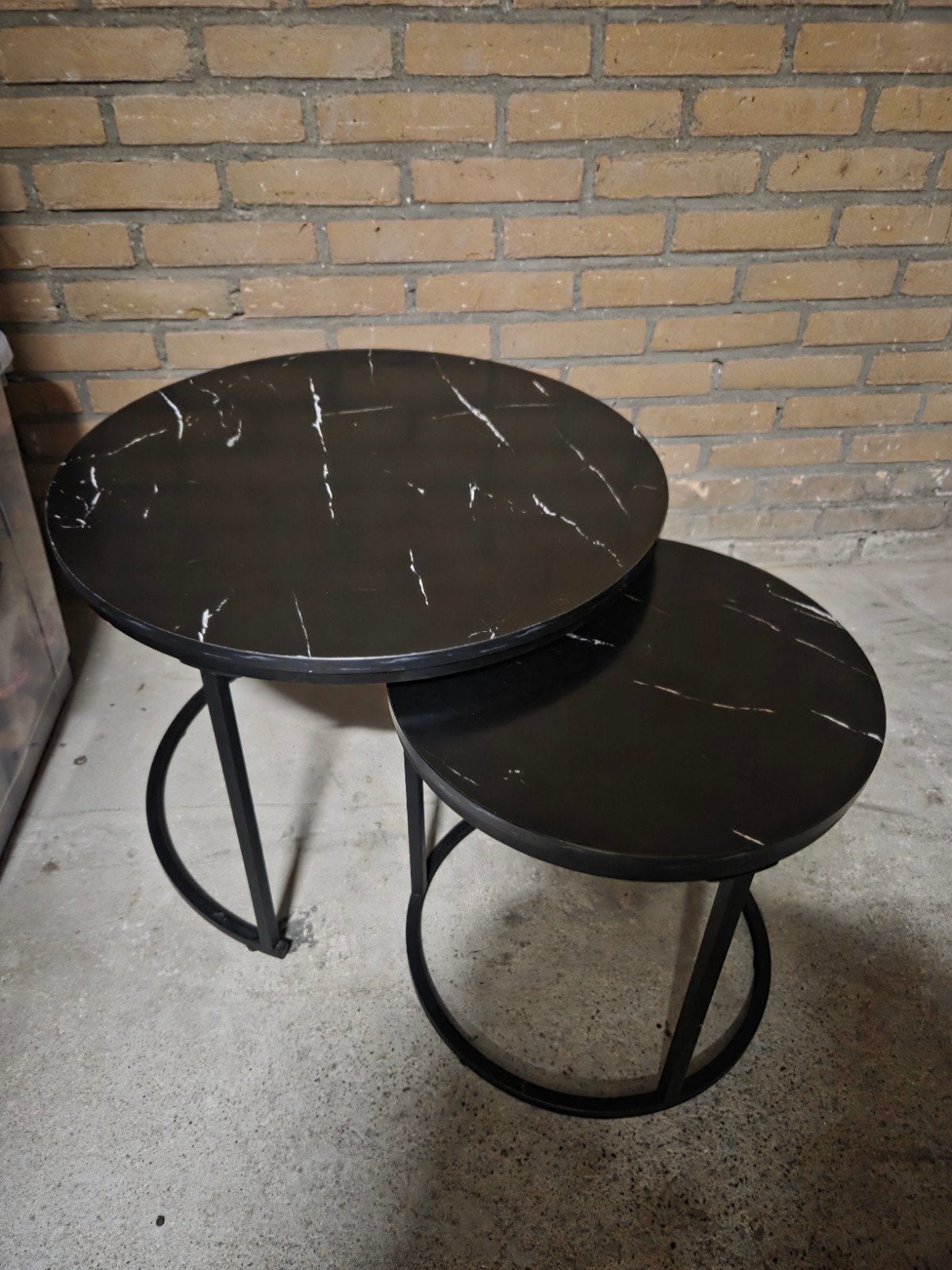 Set van 2 bijzettafels met marmerlook blad, Huis en Inrichting, Ophalen, Minder dan 45 cm, Minder dan 55 cm, Gebruikt
