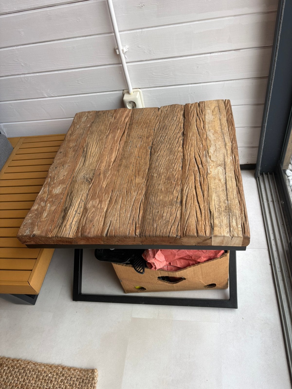 Houten bijzettafel, Huis en Inrichting, Tafels | Bijzettafels, Ophalen, Minder dan 55 cm, Vierkant, Zo goed als nieuw