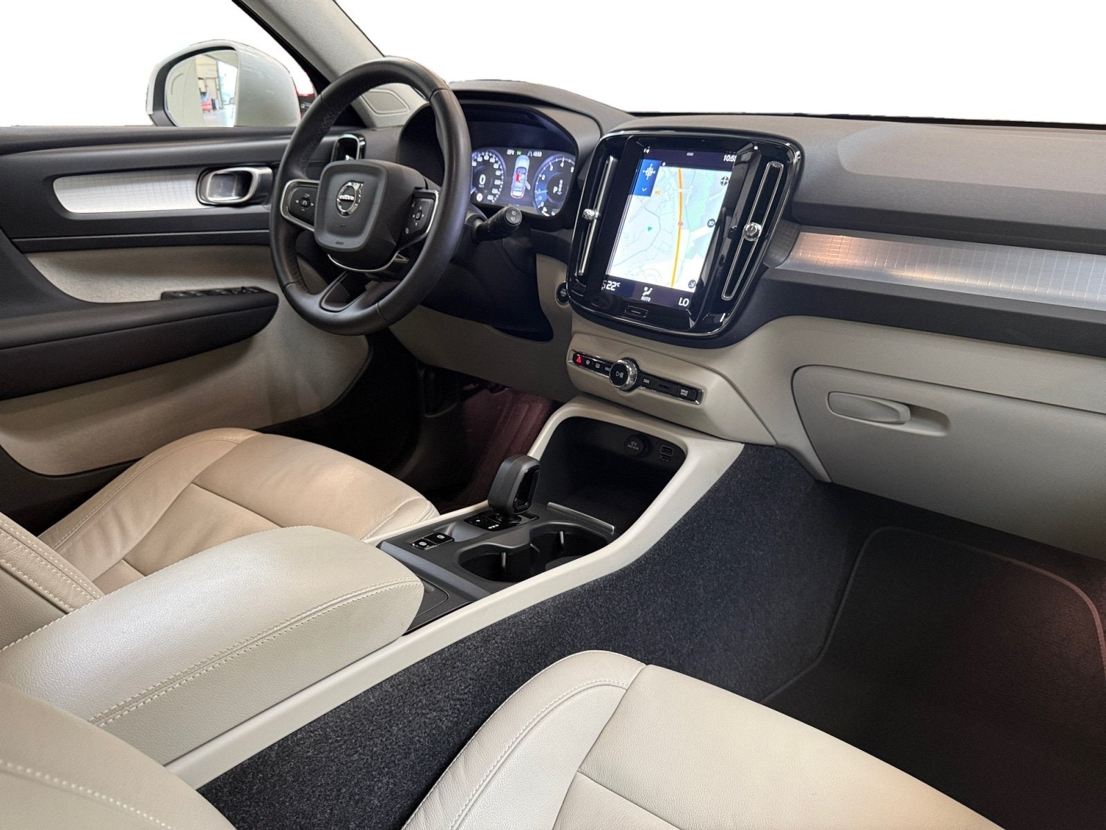 Volvo XC40 1.5 T2 Momentum Business I Leder I CarPlay I Adap, Gebruikt, Euro 6, 129 pk, Wit