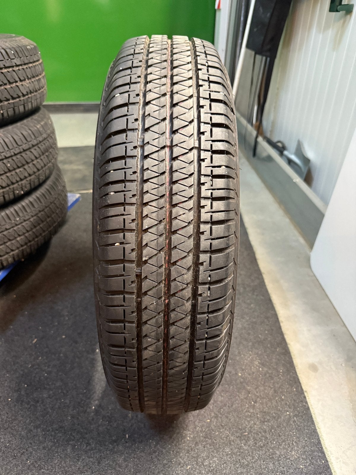 4x Bridgestone Dueler H/T 684 II 195/80 R15 96S, Auto-onderdelen, Banden en Velgen, Ophalen, 15 inch, Band(en), 195 mm