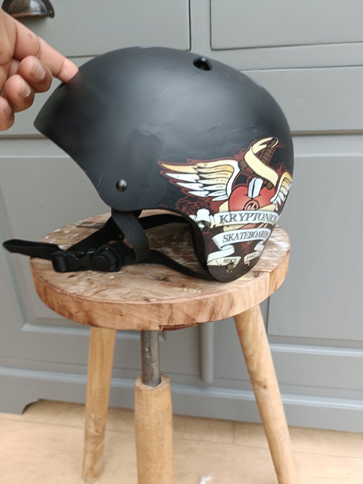 Krypthonics helm, Sport en Fitness, Skateboarden, Verzenden, Zo goed als nieuw, Bescherming