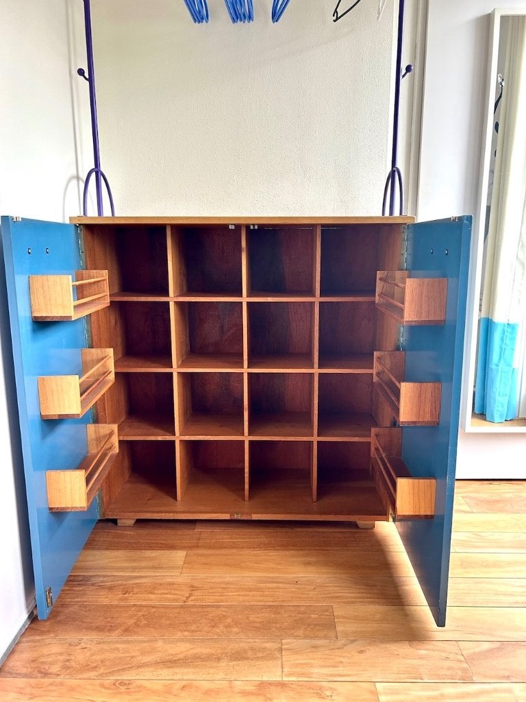 Ceder houten kleding of opbergkast, handgemaakt., Met deur(en), Gebruikt, 100 tot 150 cm, Handgemaakte unieke stijl