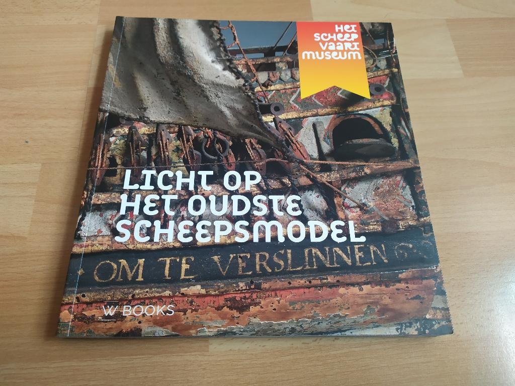 Licht op het oudste scheepsmodel - Het Scheepvaartmuseum, Ophalen of Verzenden, Gelezen, Boot