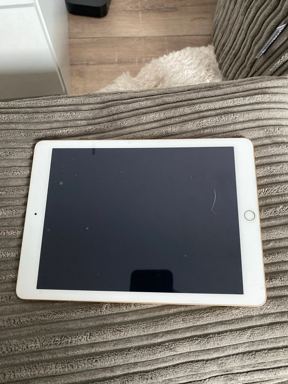 Apple iPad (5e generatie) 32GB Wi-Fi Goud - Model A1822, Computers en Software, Gebruikt, 32 GB, Apple iPad, Ophalen