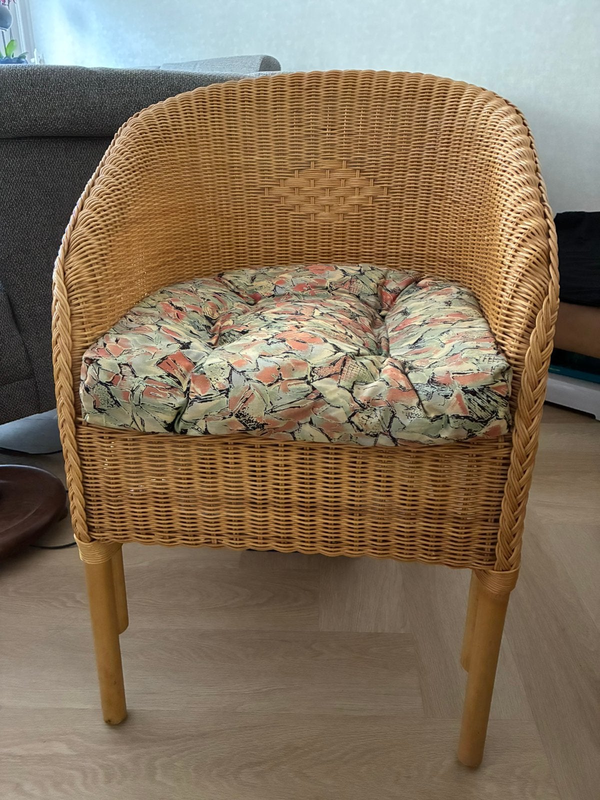 Rotan stoeltje met kussen, Huis en Inrichting, Ophalen, Bruin, Riet of Rotan, Zo goed als nieuw