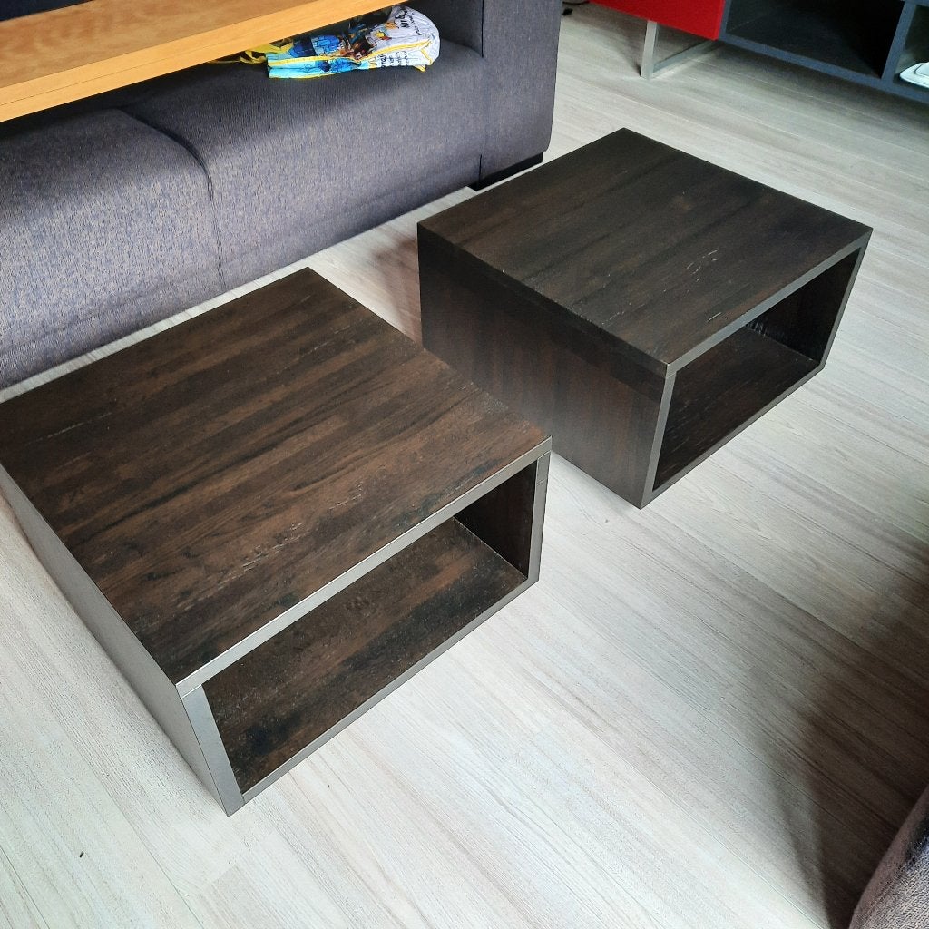 2 x donkere eikenhouten hoektafel op wieltjes (65x65x41 cm), Minder dan 45 cm, Gebruikt, Vierkant, 55 tot 75 cm