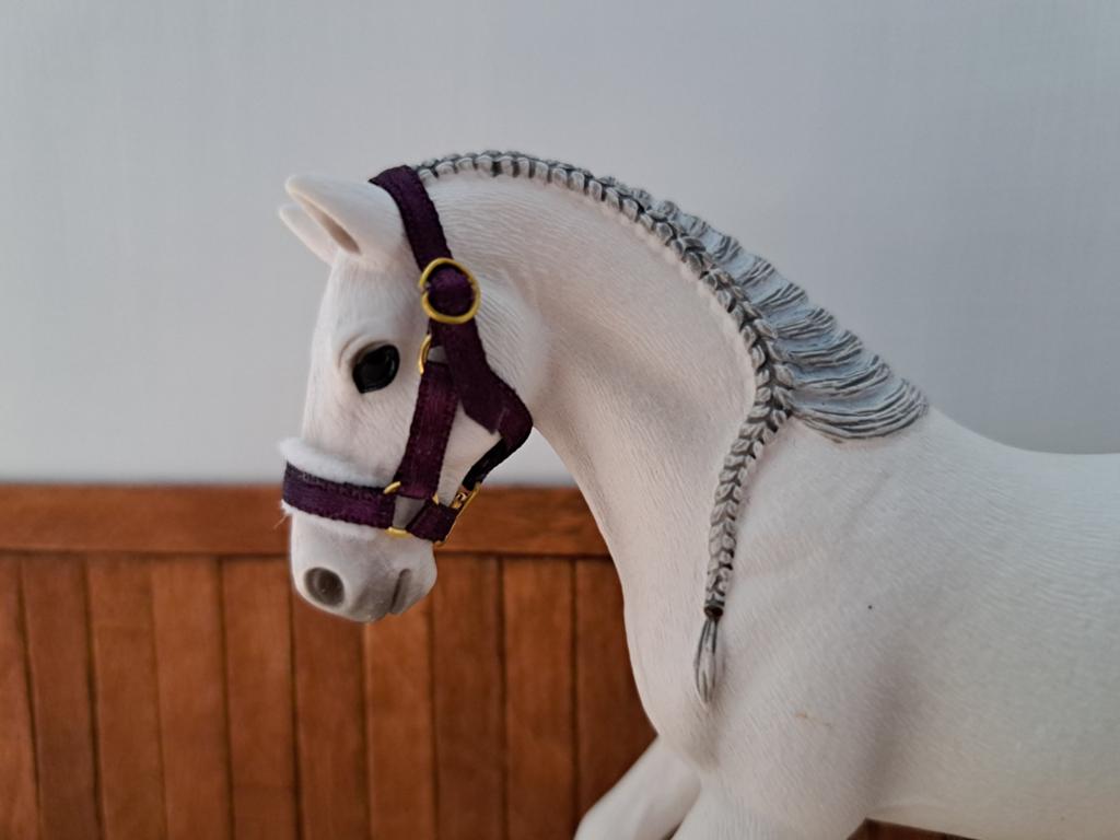 Schleich halster donker bordeaux, Ophalen of Verzenden, Zo goed als nieuw, Paard, Beeldje of Figuurtje
