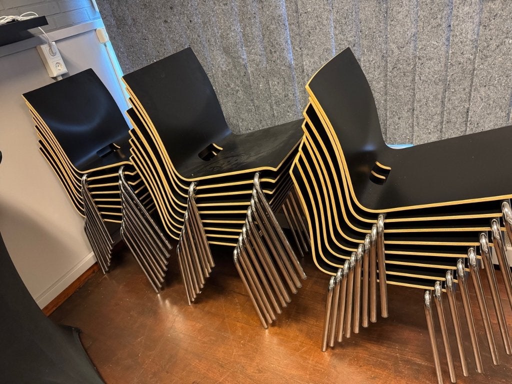 Partij Bureau’s, (eet)tafels, vergadertafels en stoelen, Ophalen