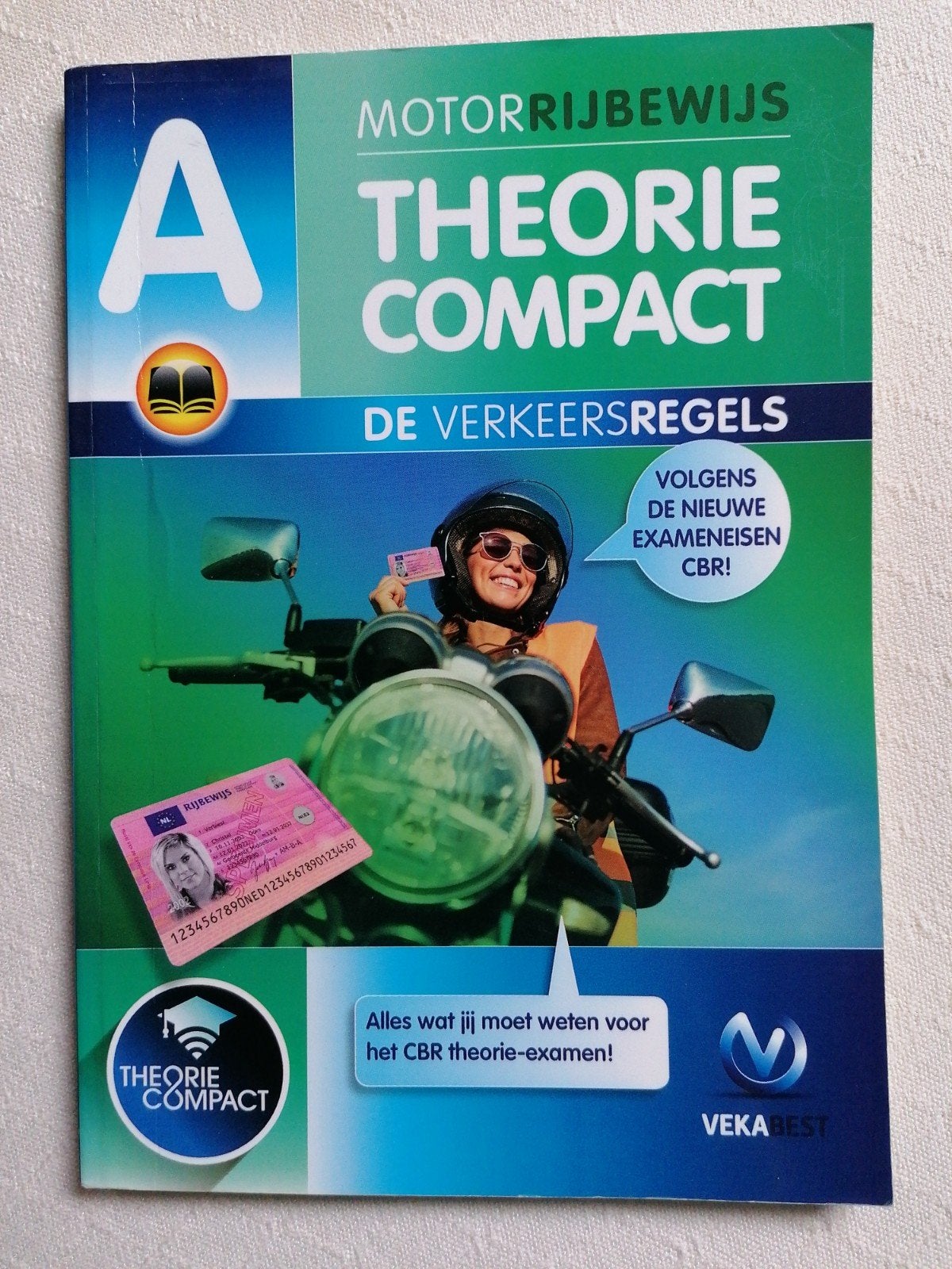 Motor theorieboek Compact 2024, Ophalen of Verzenden, Gelezen