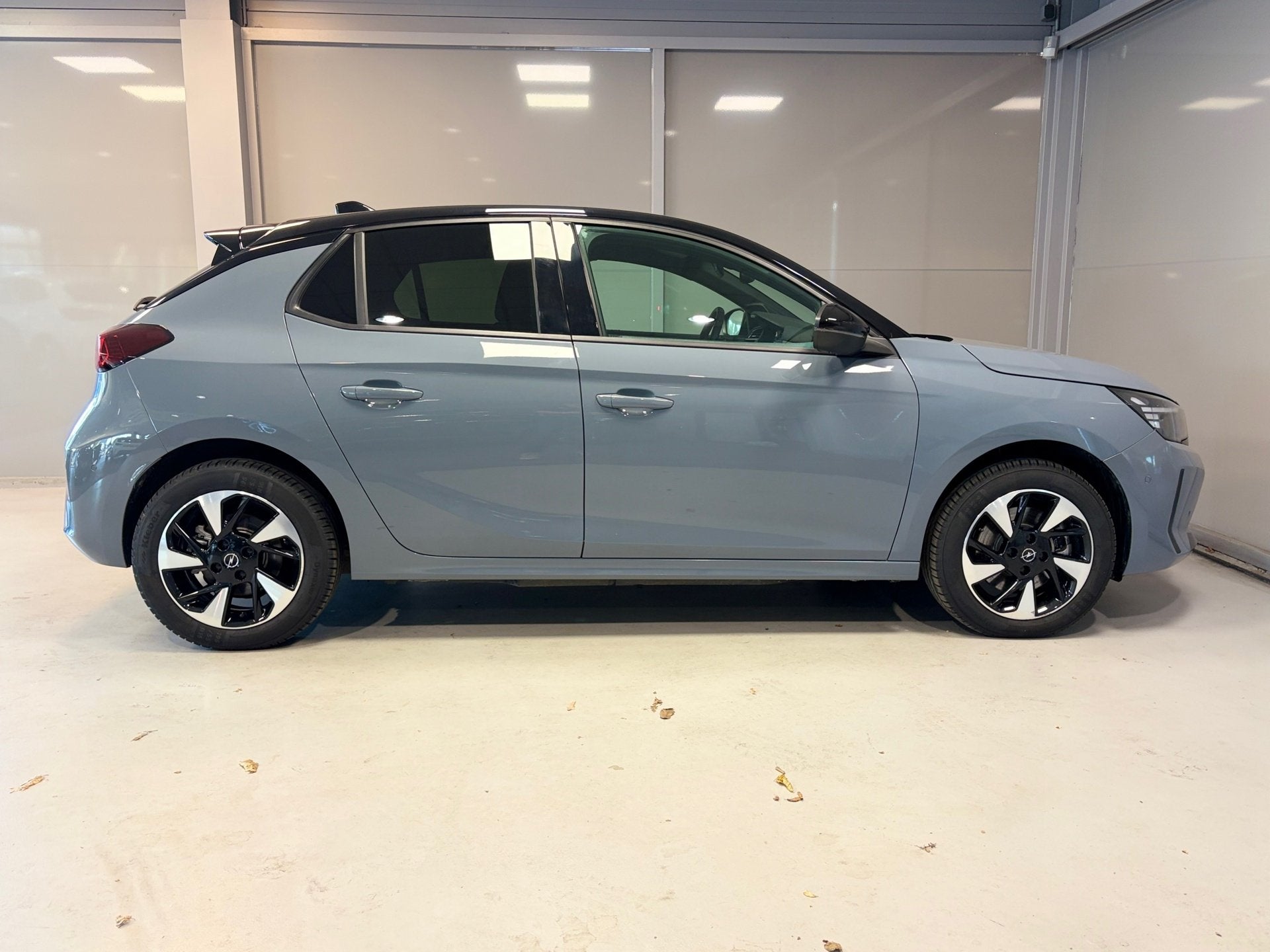 Opel Corsa Electric GS 50 kWh | CAMERA | NAVI | CAR PLAY | L, Auto's, Verwarmde buitenspiegels, 136 pk, Gebruikt, Zwart