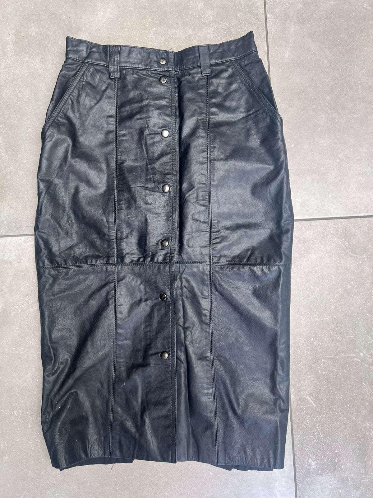 TODAY ZWART VINTAGE MIDI LEREN ROK ECHT LEER  MAAT L, Kleding | Dames, Rokken, Zwart, Maat 42/44 (L), Ophalen of Verzenden, Zo goed als nieuw