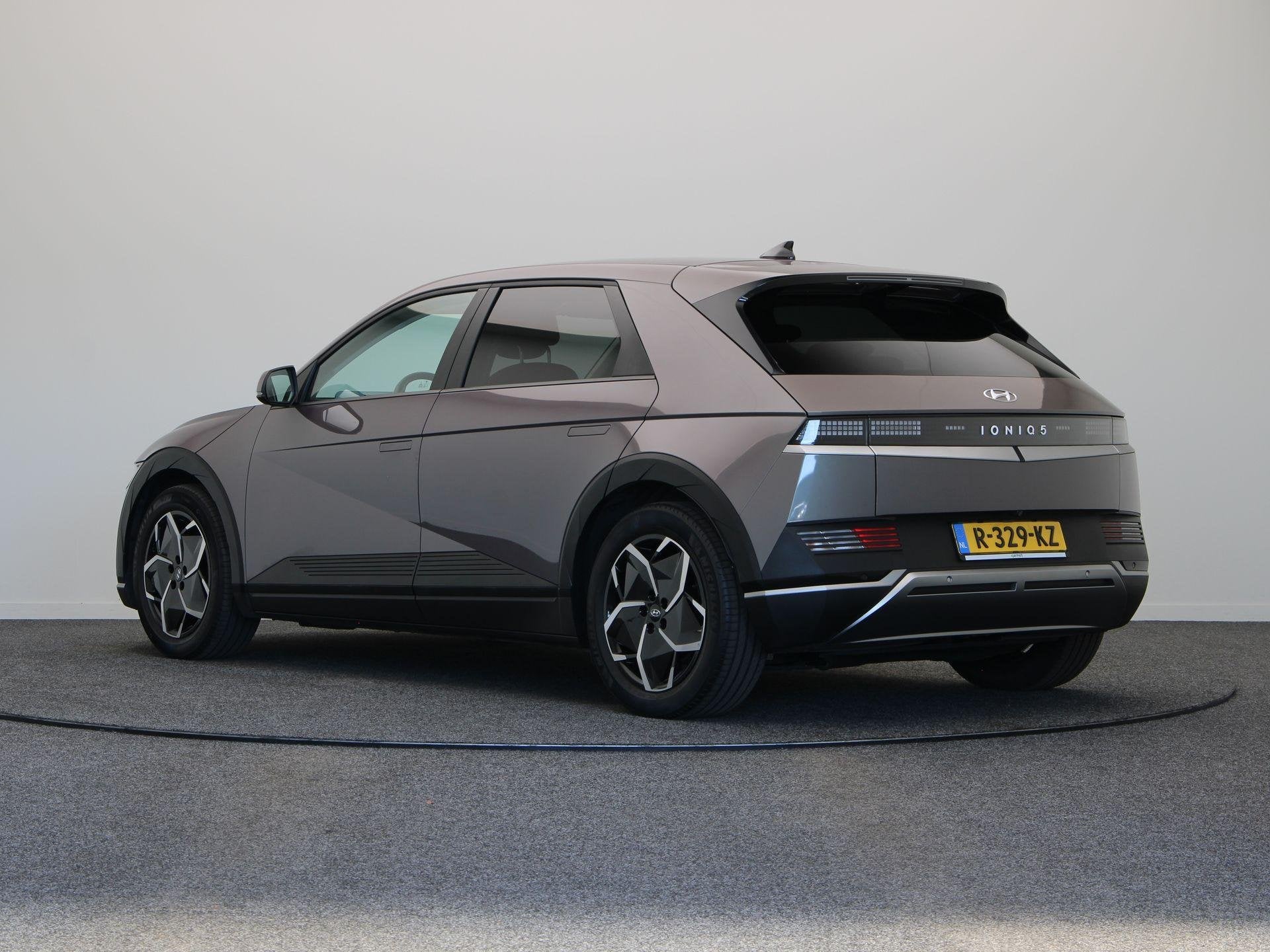 Hyundai IONIQ 5 Connect+ 77.4 kWh | Warmtepomp | Stoel en St, Auto's, Automaat, Achterwielaandrijving, IONIQ 5, Te koop