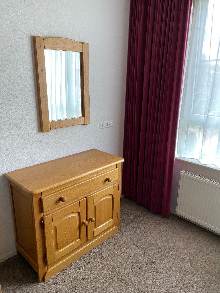 Commode blank eiken met bijpassende spiegel, Huis en Inrichting, Ophalen, Eenpersoons, Blank eiken, Zo goed als nieuw