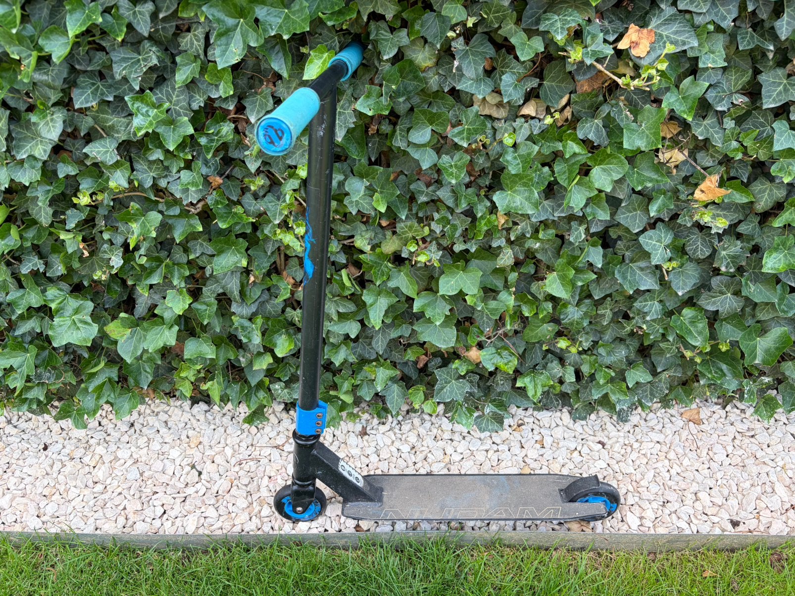 StuntStep Nijdam bluesmoke zwart/blauw aluminium, Fietsen en Brommers, Steps, Ophalen, Gebruikt, Gewone step