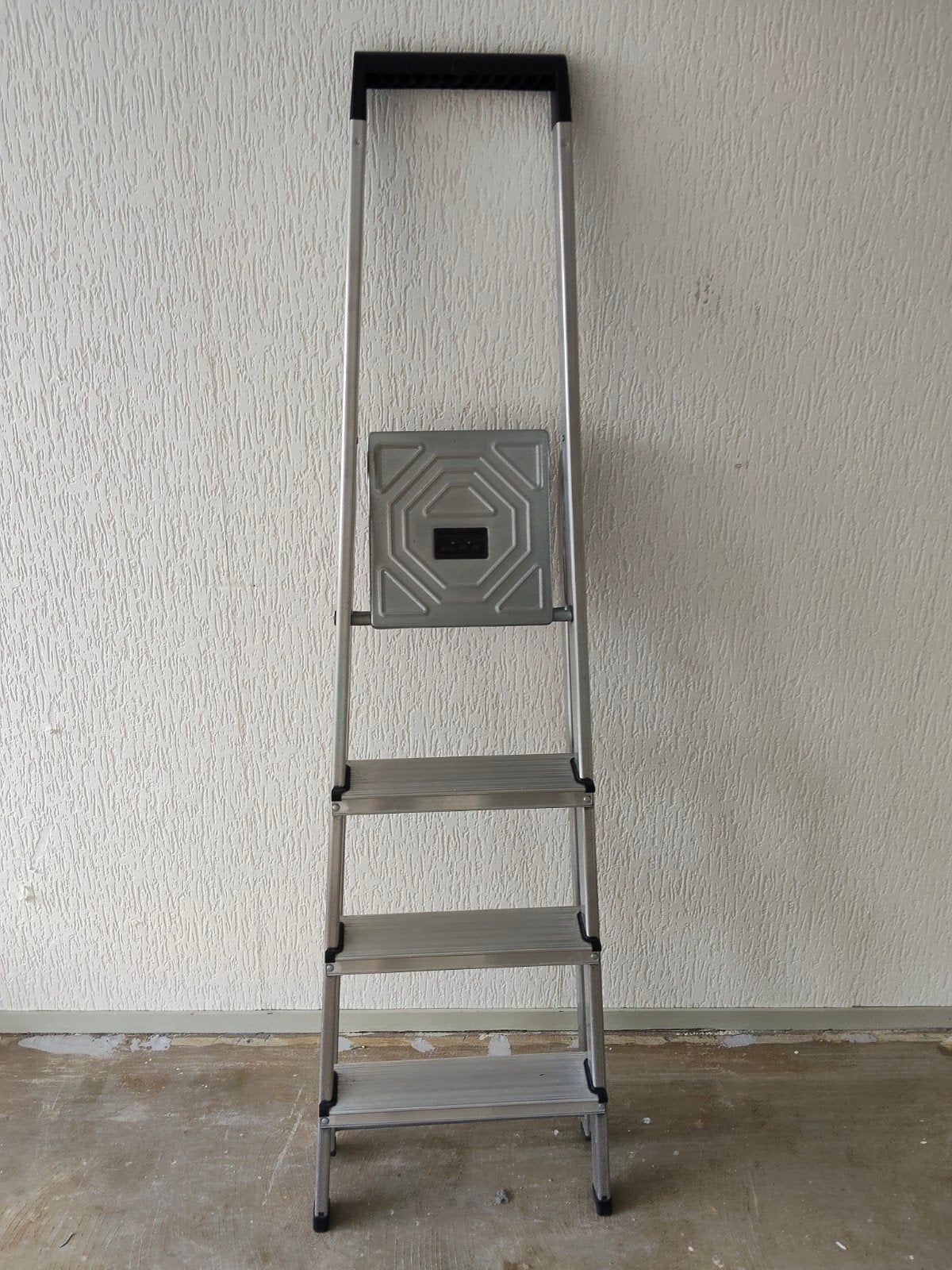 Stevige aluminium trap van Tomado met 3 treden en handvat, Ophalen, Minder dan 2 meter