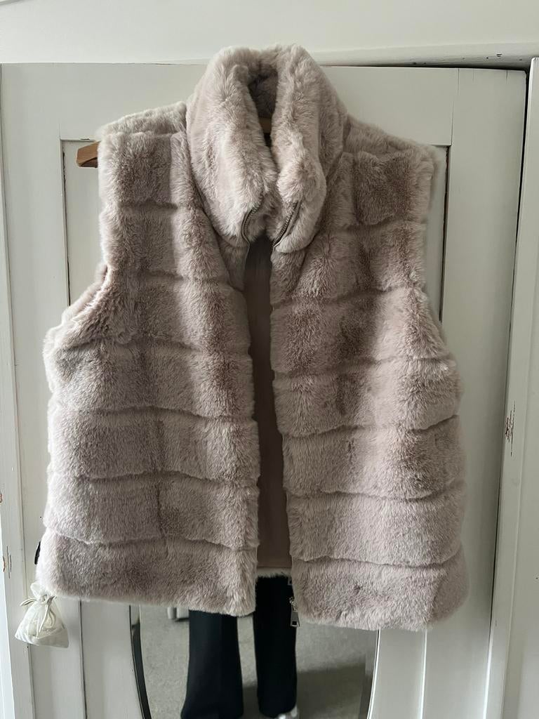 Bodywarmer imitatie bont, Kleding | Dames, Bodywarmers, Ophalen of Verzenden, Zo goed als nieuw, Maat 38/40 (M), Beige