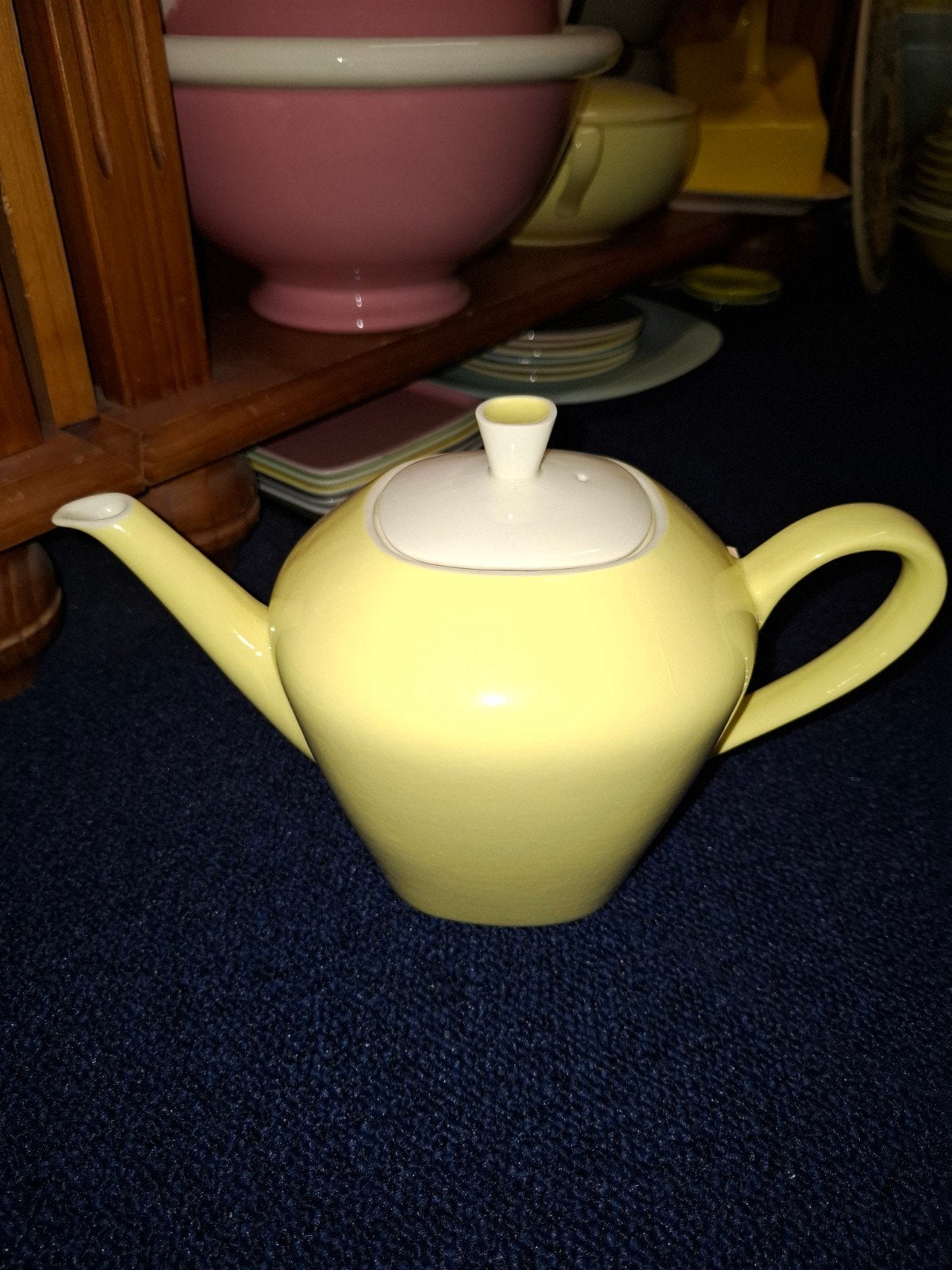 theepot model Amsterdam, pastel geel Regout, Ophalen
