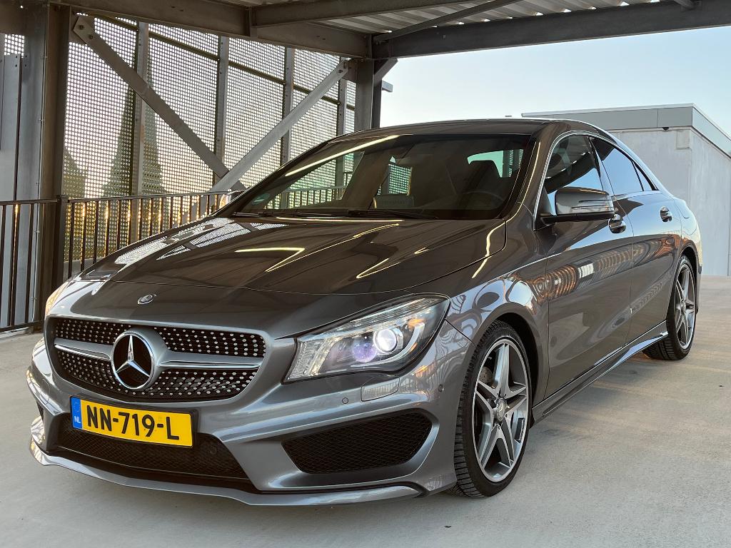 Mercedes-Benz CLA 180 AMG*AUTO.M*NAVI*XENON*CRUISE*STOELVW, Auto's, Zwart, 4 cilinders, 715 kg, 122 pk