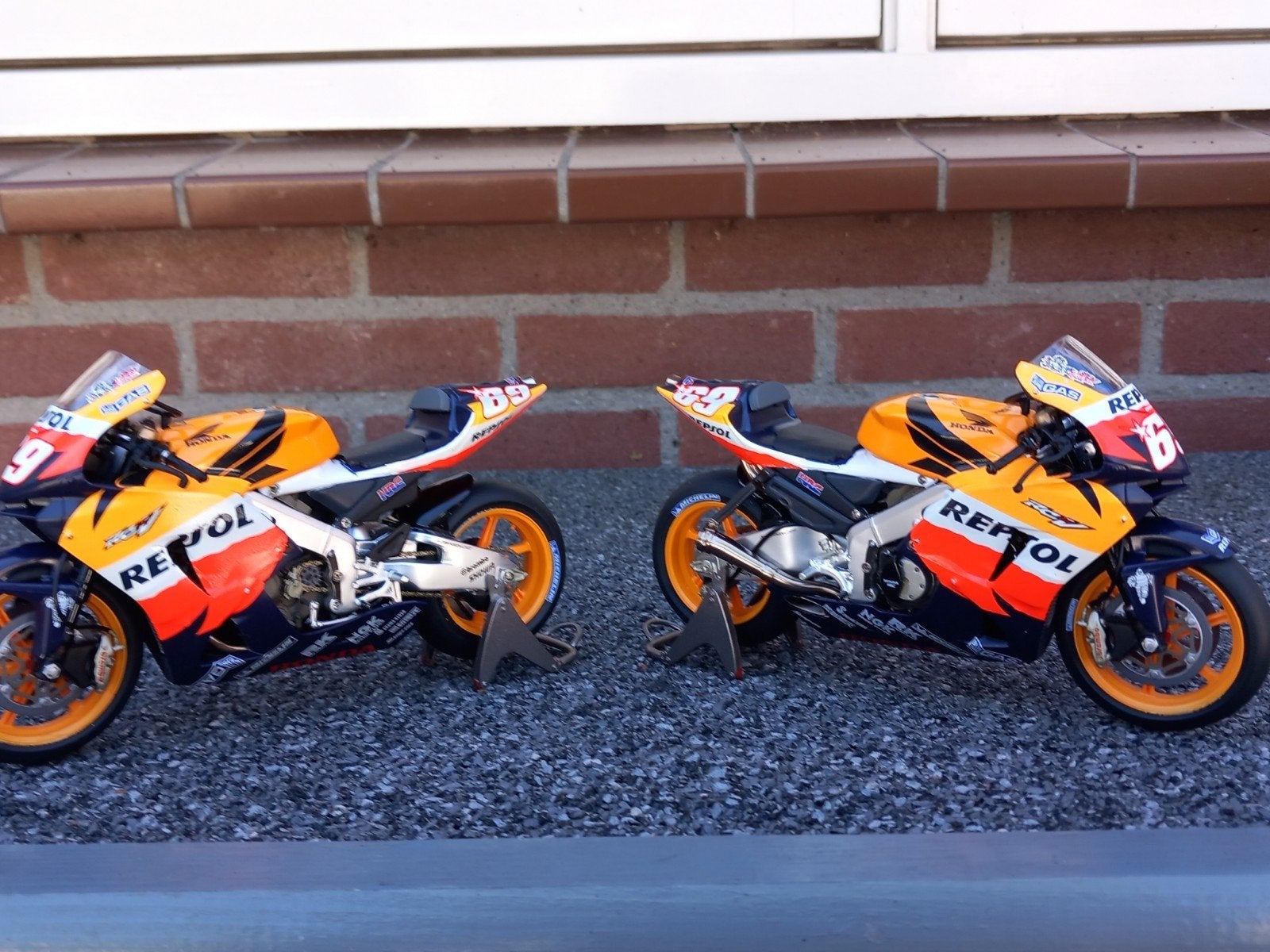 Honda RC211V MotoGP #69 Nicky Hayden 2006, Ophalen of Verzenden, Zo goed als nieuw, 1:9 t/m 1:12, Motor
