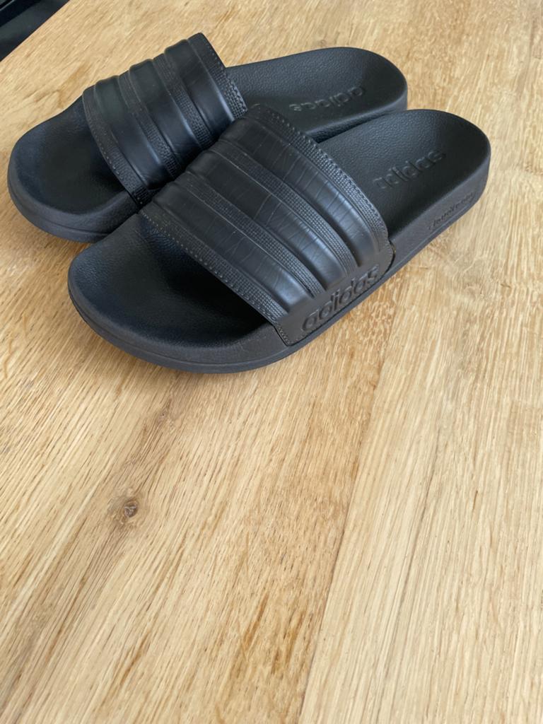 Adidas Adilette slippers zwart - Maat 38, Slippers, Zwart, Ophalen of Verzenden, Zo goed als nieuw