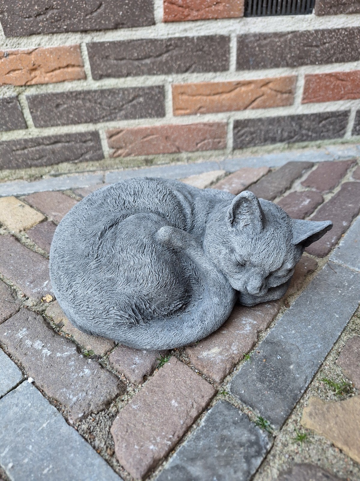 Betonnen Poes Liggend - Tuinbeeld Kat - 25 cm, Ophalen, Nieuw, Beton, Dierenbeeld