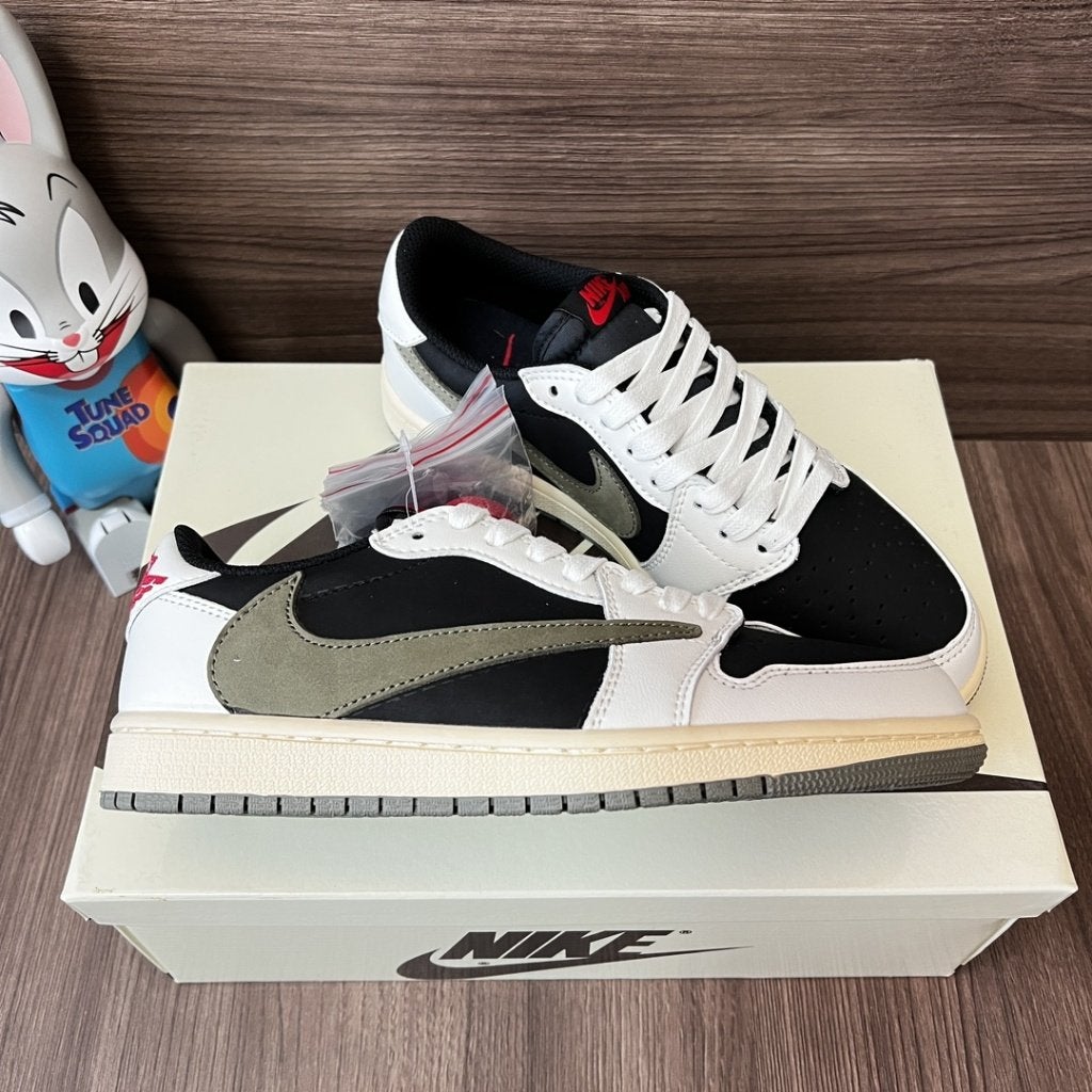Nike Air Jordan 1 Low Travis Scott Medium Olive, Verzenden, Nieuw, Overige kleuren, Sneakers of Gympen