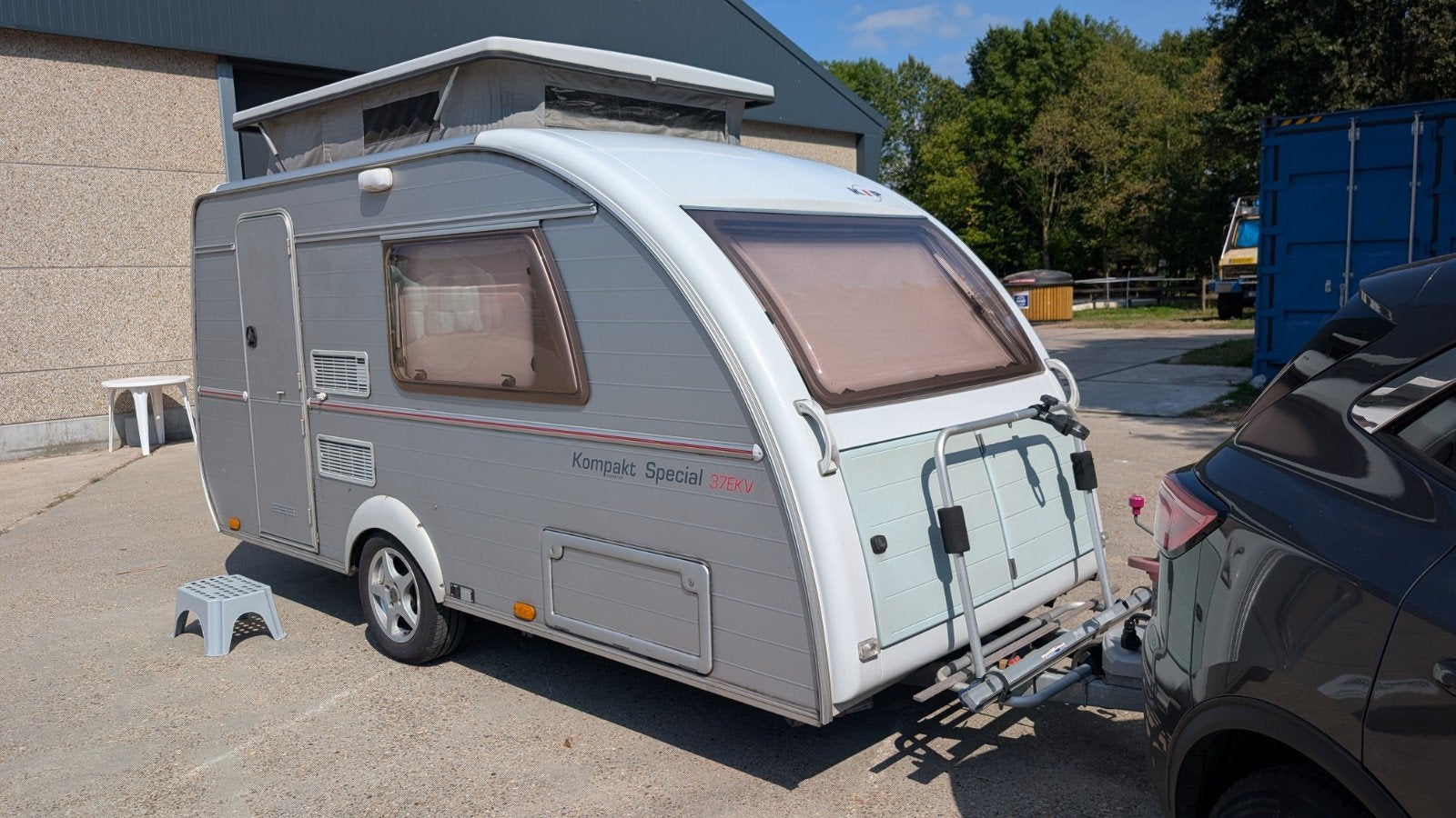 KIP KOMPAKT 37 EKV 2004 MET KIP COCON VOORTENT, Nette carava, Caravans en Kamperen, Caravans, Standaardzit, Kip, Bedrijf, 500 - 750 kg