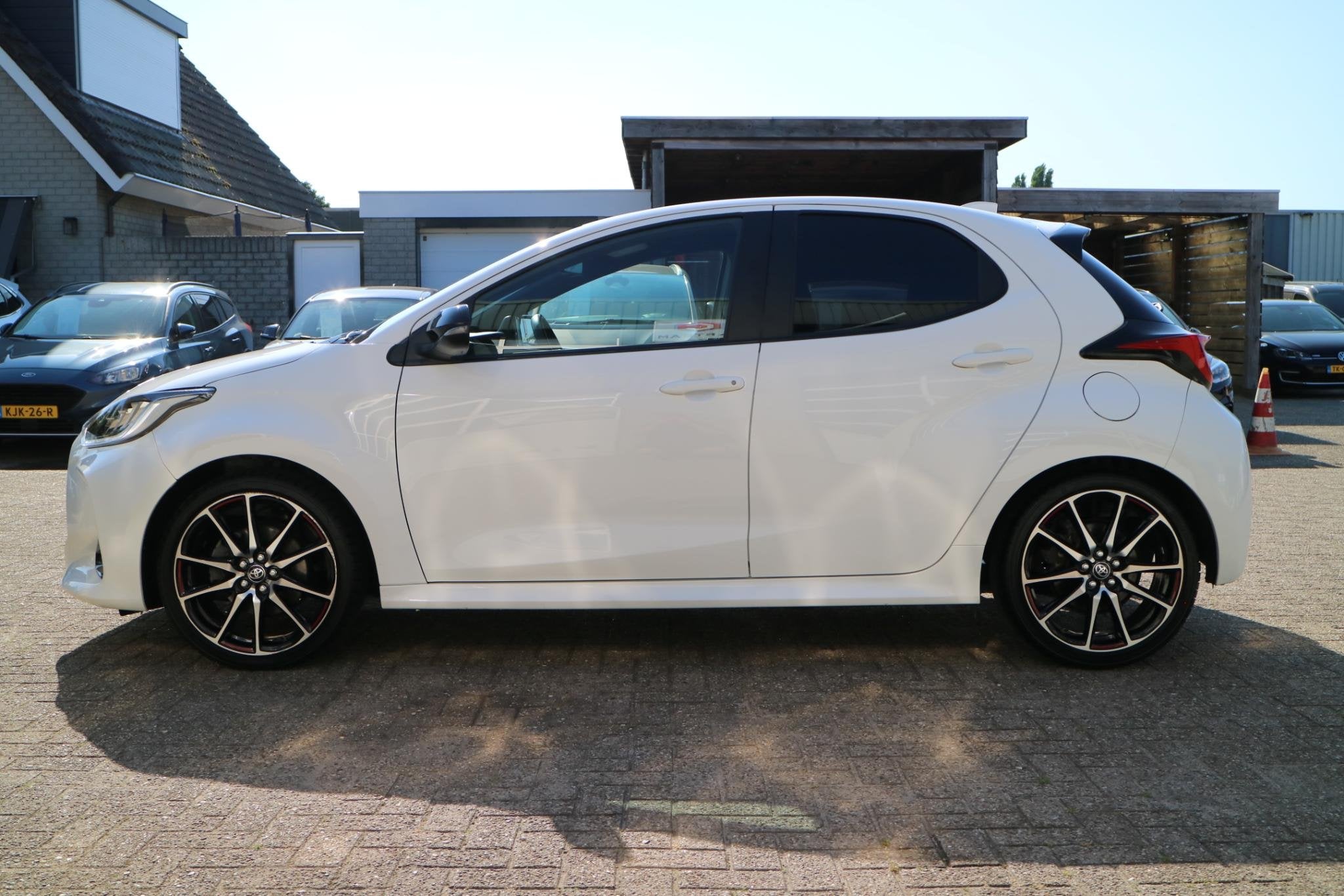 Toyota Yaris 1.5 Hybrid GR Sport | Automaat! | Blindspot | C, Auto's, 450 kg, Gebruikt, Wit, 1490 cc