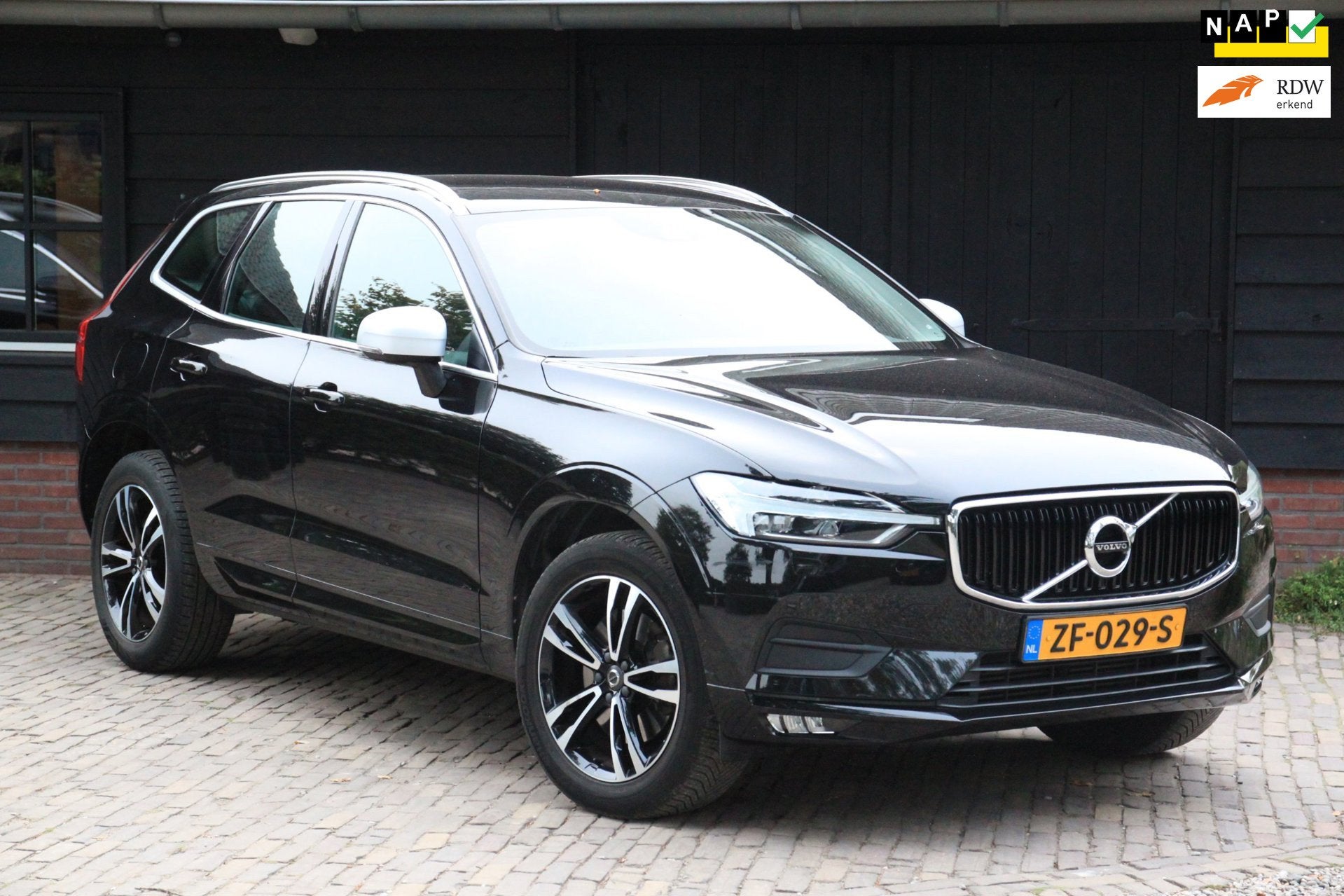 Volvo XC60 2.0 T5 Momentum Leer/Stoelverwarming/Trekhaak uit, Dealer onderhouden, Gebruikt, 4 cilinders, 1969 cc