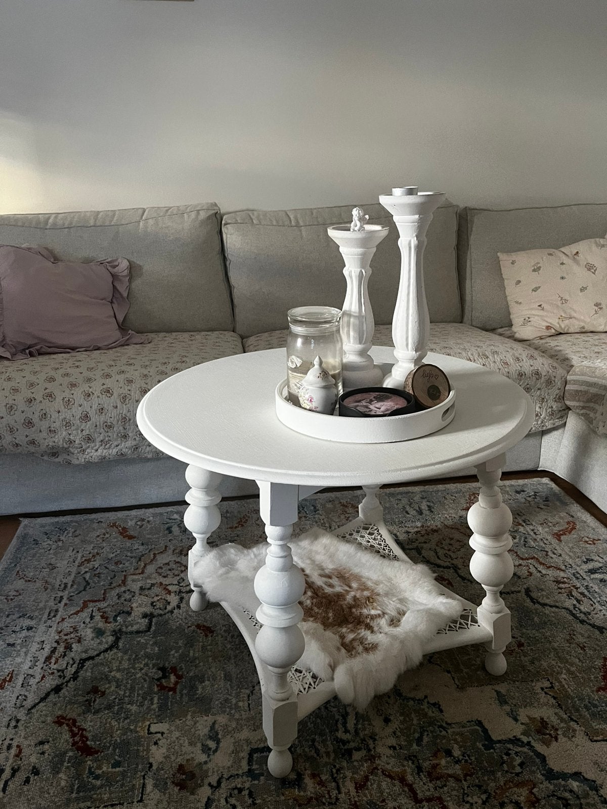 Witte landelijke/brocante salontafel met gedraaide poten, Ophalen, 50 – 75, 50 tot 100 cm, Rond
