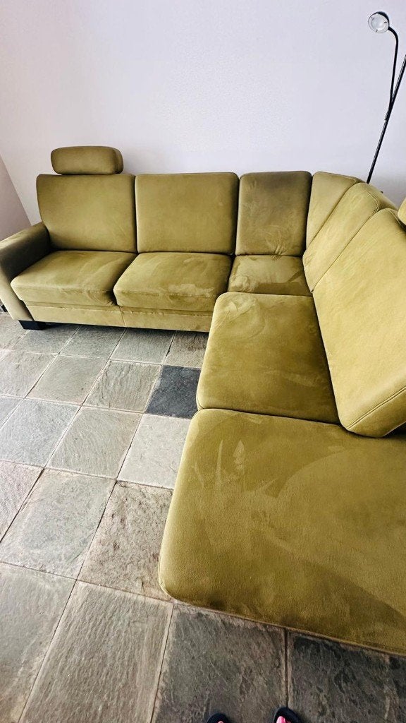 Hoekbank olijfgroen zo goed als nieuw!, Huis en Inrichting, Banken | Bankstellen, Ophalen, 250 tot 300 cm, Minder dan 75 cm, Hoekbank