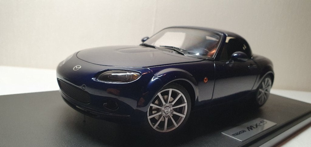 AUTOart Mazda MX-5Roadster LHD 2006 dealer edition, Hobby en Vrije tijd, Modelauto's | 1:18, Ophalen of Verzenden, Nieuw, Autoart